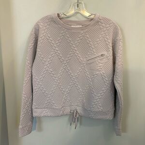 Cropped and boxy quilted gray pullover top